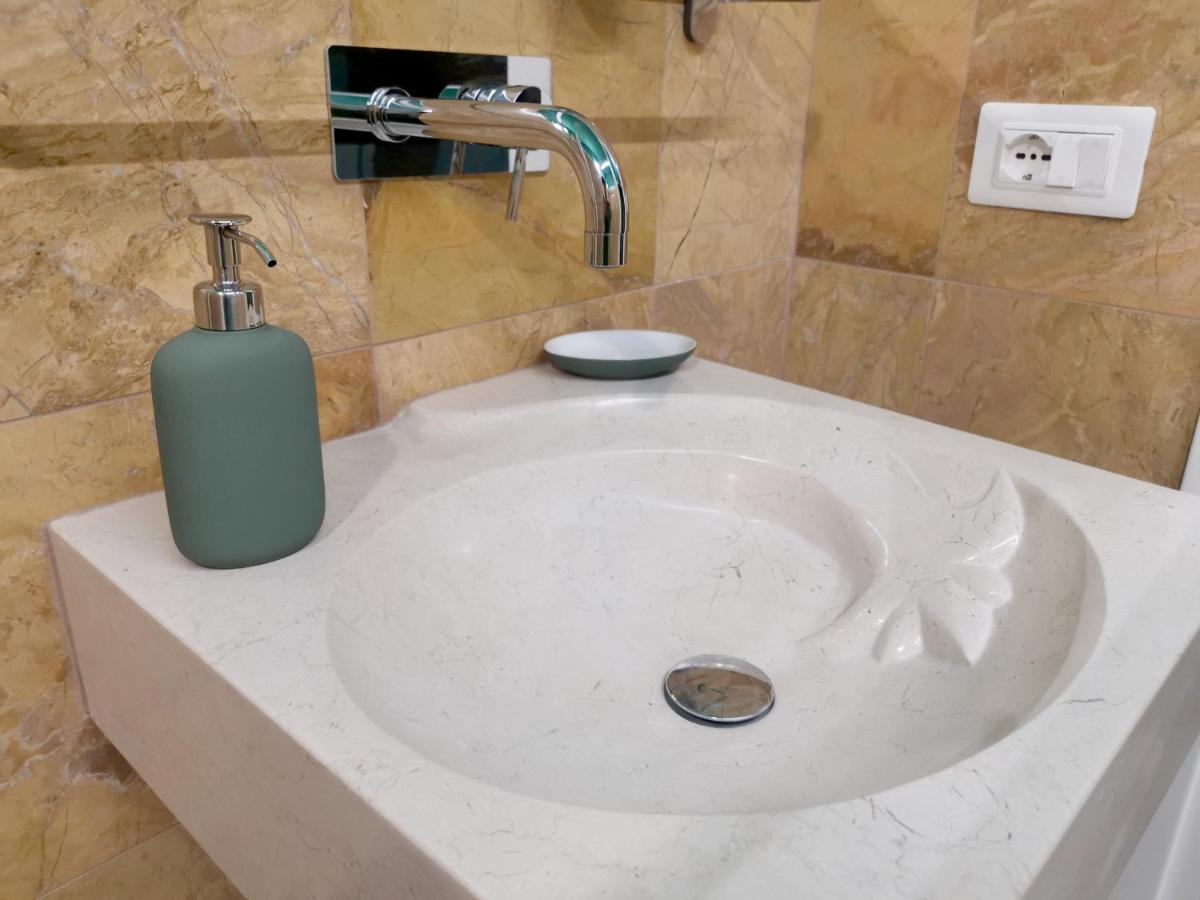 Speciale Tarshito Guesthouse Bari Esterno foto