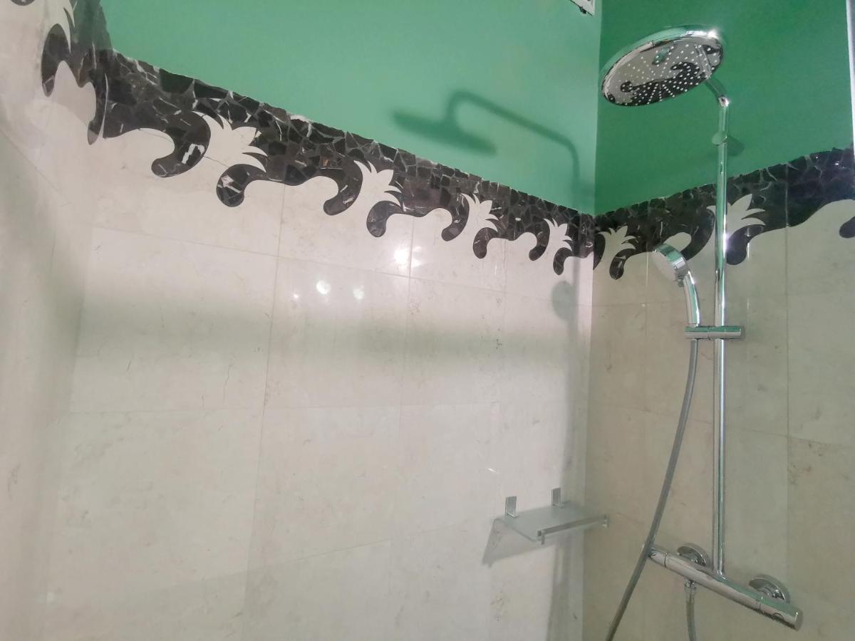 Speciale Tarshito Guesthouse Bari Esterno foto