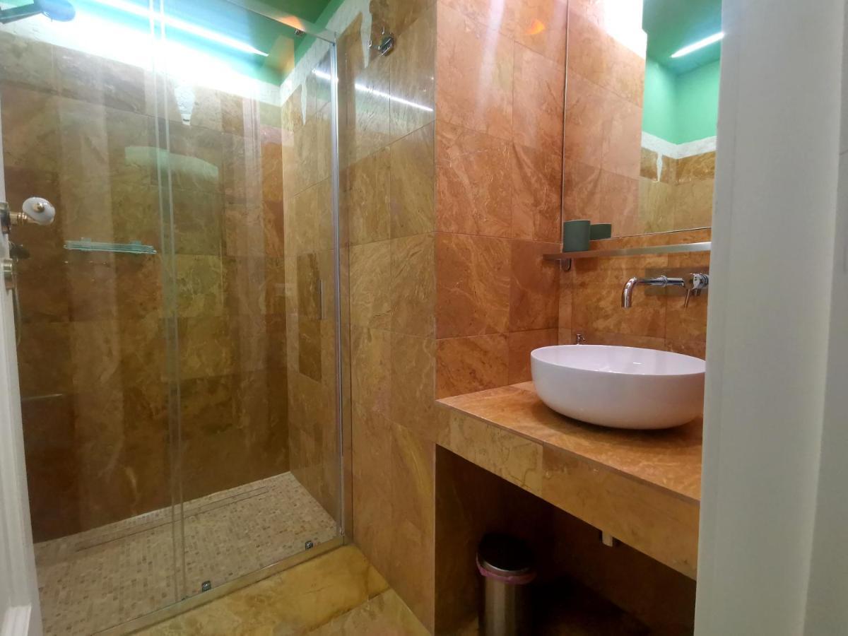 Speciale Tarshito Guesthouse Bari Esterno foto